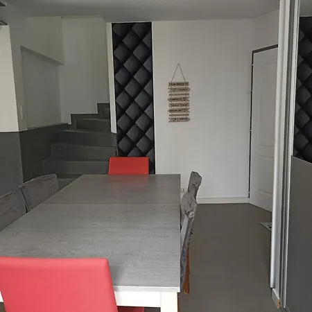 Maison En Bord De Foret Mesigny